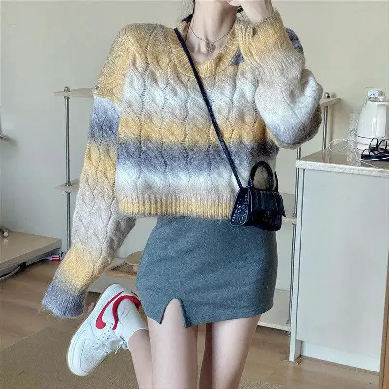 Age-defying Gradient Color Loose Short Knit Tops