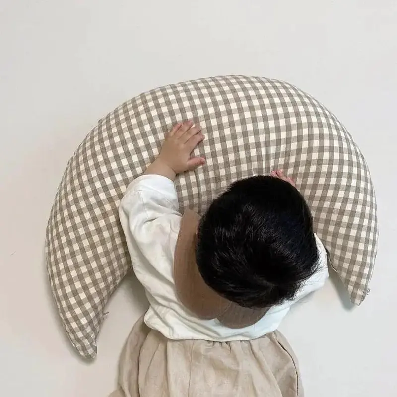 Baby Pillow Newborn Nursing Pillows Plaid Cotton Moon Shape Maternity Breastfeeding Pillow Bedding Cushion Sofa Throw Pillow Baby Room Decoration