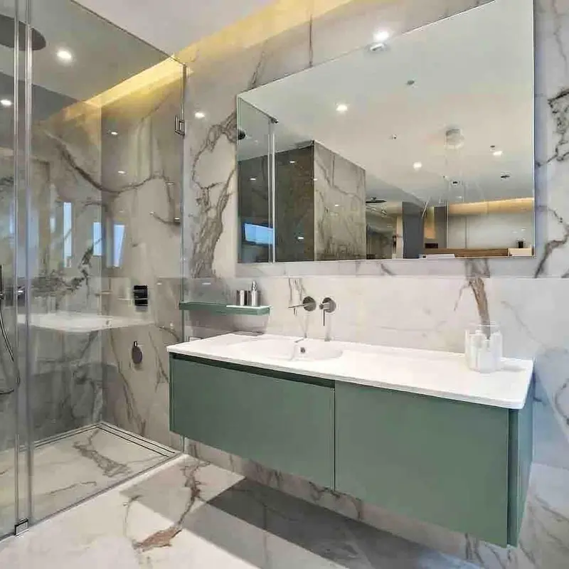 Casabath, mobile lavabo S40 laccato opaco malva e top Monolith bianco opaco L160cm con colonna rovere nordic H180 cm