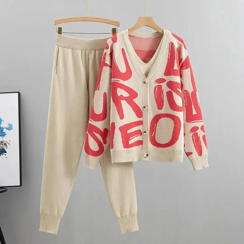 Clashing Jacquard Knitted Suit Fashion Three Pieces