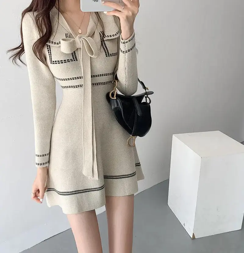 Contrasting Color Thread Design Sense Age-reducing Lace-up Knitted Long-sleeved Dress