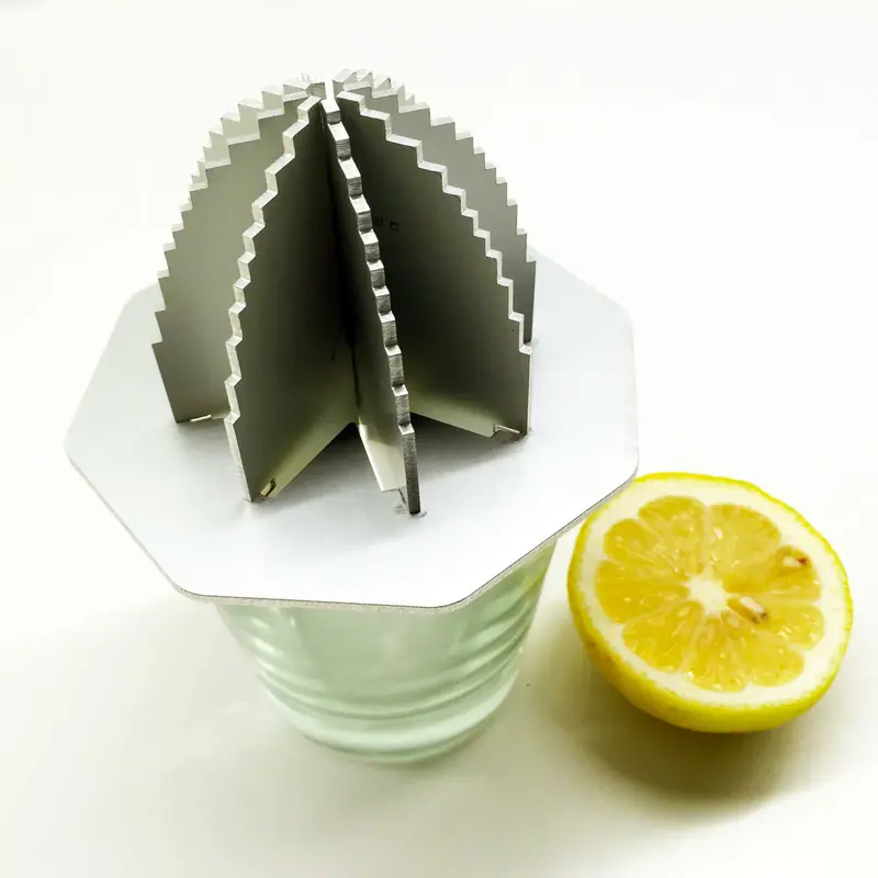 Cyrcus, spremiagrumi Brain Juice da montare, acciaio specchiato, designer Denis Santachiara