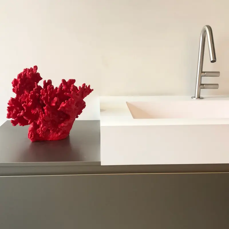 Enzo De Gasperi, decorazione corallo rosso, h25 x d30 cm