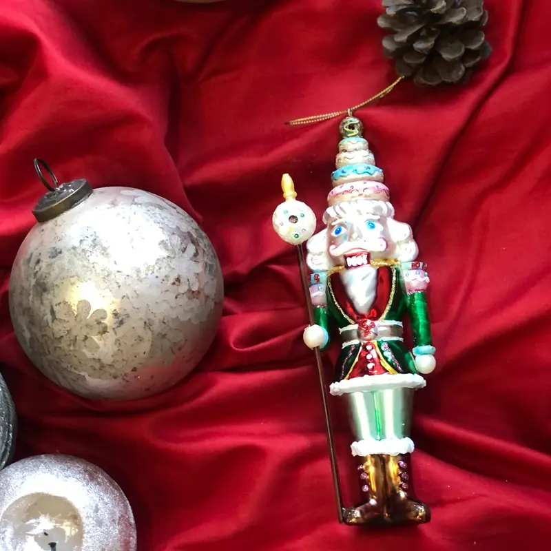 Enzo De Gasperi, Soldatino verde di Natale in vetro da appendere, h19 cm