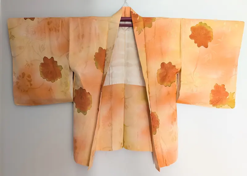 Haori con elegante motivo floreale damascato