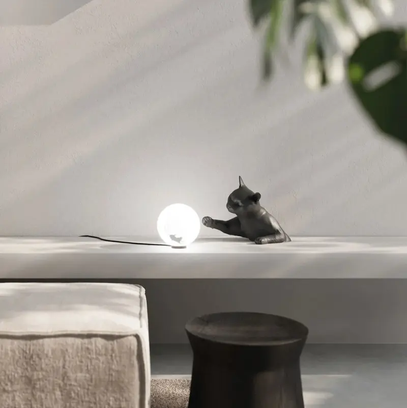 Karman, lampada da tavolo Maoo nera, design di Matteo Ugolini