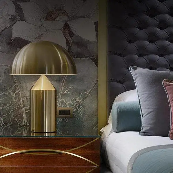 Oluce, Lampada da tavolo oro, modello Atollo, taglia M, diametro 38 cm