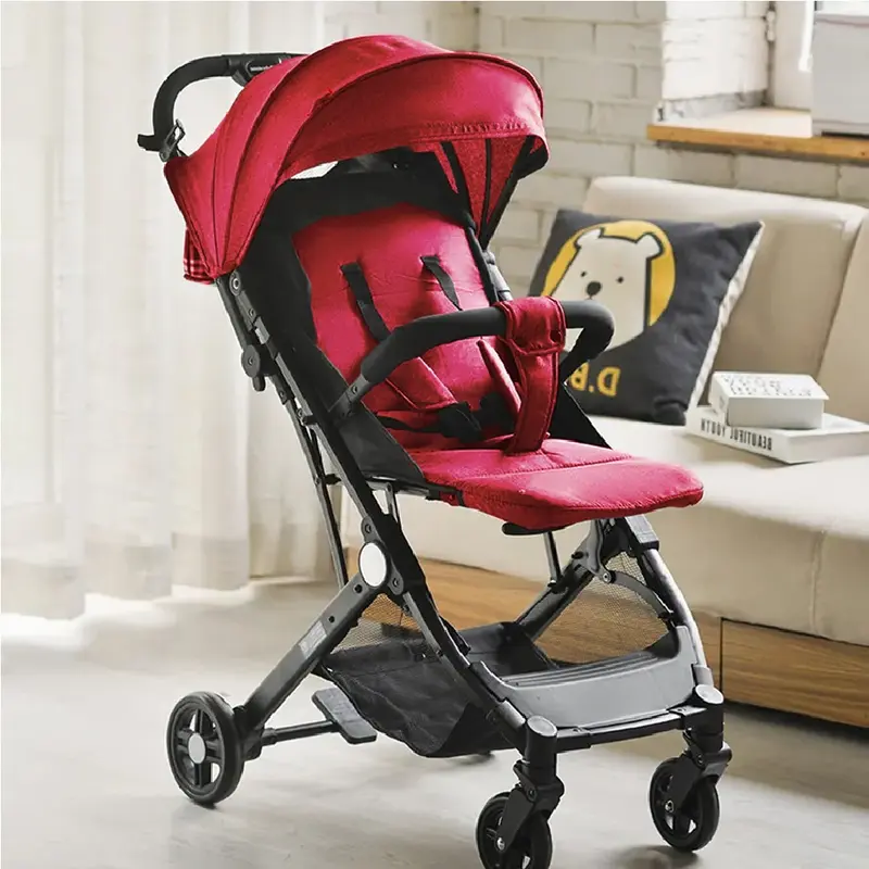 Passeggino Ultraleggero Chiusura Facilitata Salvaspazio Portata 15 kg Rosso