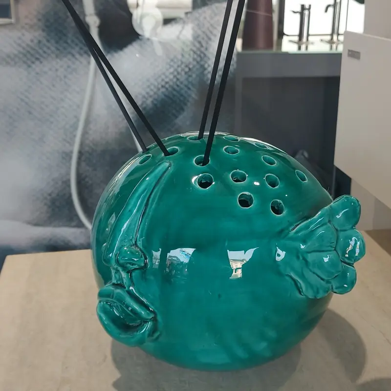 Patrizia Italiano, Vaso scultura angelo portafiori verde fatto a mano in ceramica