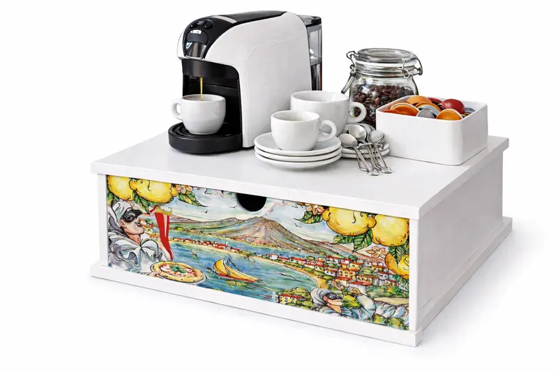 Porta Cialde e Capsule Caffè 33x33 cm in Legno con Cassetto Organizer – Decorazione Pulcinella Artigianale – Ideale per Cucina, Casa e Ufficio
