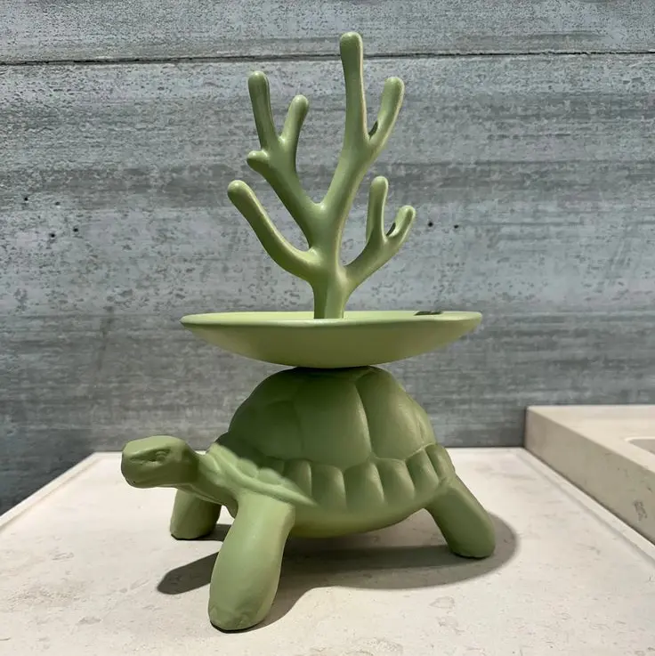 Qeeboo Turtle Carry XS JEWELRY TREE verde oliva, la tartaruga in ceramica