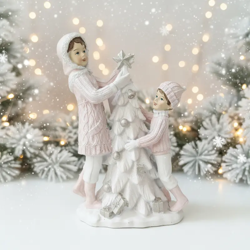 Statuina Bimbe con Alberello – Decorazione Natalizia in Resina 20 cm