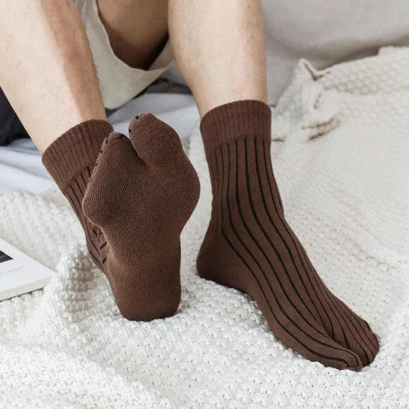 Sweat Absorbing And Breathable Sports Short And Medium Leg Split Toe Socks