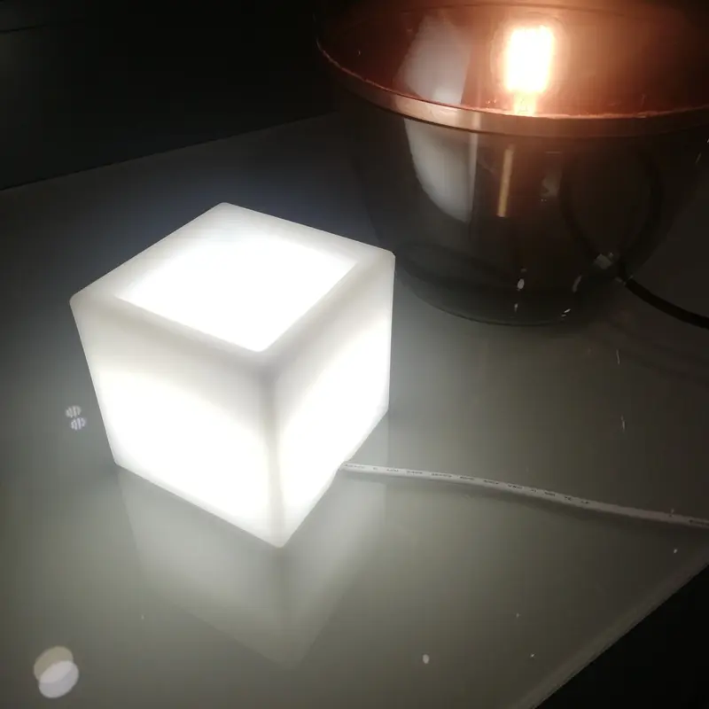 Vondom, lampada vaso Cube Light Ice, 10x10x10 cm, luce bianca, designer Maceteros